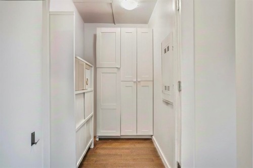 62 1St Avenue W, Vancouver, BC - Indoor Photo Showing Other Room