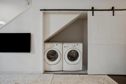 62 1St Avenue W, Vancouver, BC - Indoor Photo Showing Laundry Room