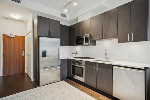 62 1St Avenue W, Vancouver, BC - Indoor Photo Showing Kitchen With Upgraded Kitchen
