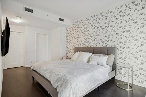 62 1St Avenue W, Vancouver, BC - Indoor Photo Showing Bedroom