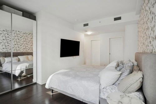 62 1St Avenue W, Vancouver, BC - Indoor Photo Showing Bedroom