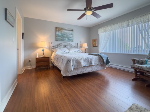 5692 Emily Way, Sechelt, BC 