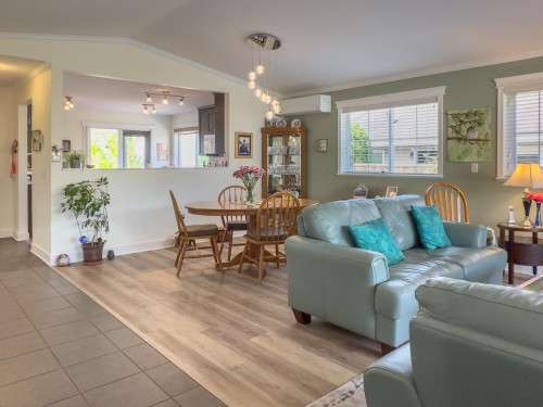 5692 Emily Way, Sechelt, BC 