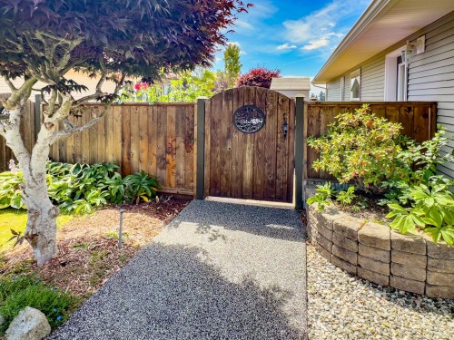 5692 Emily Way, Sechelt, BC 