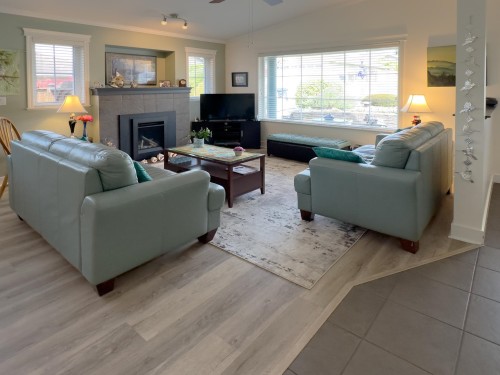 5692 Emily Way, Sechelt, BC 
