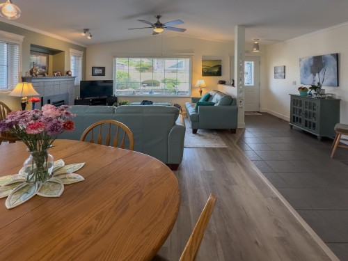 5692 Emily Way, Sechelt, BC 