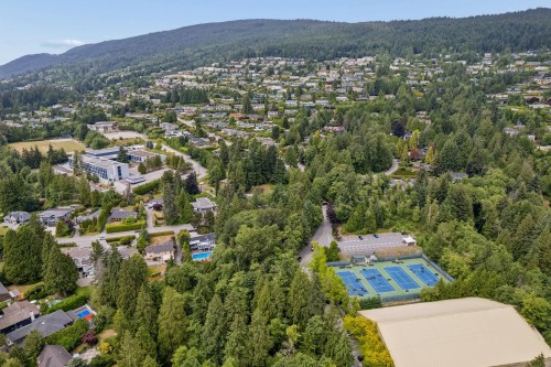 1211 Chartwell Drive, West Vancouver, BC 