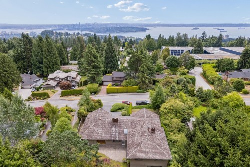 1211 Chartwell Drive, West Vancouver, BC 