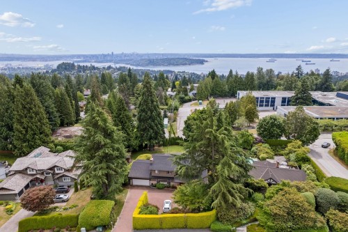 1211 Chartwell Drive, West Vancouver, BC 