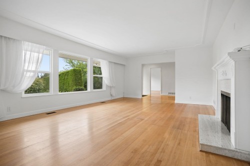 1211 Chartwell Drive, West Vancouver, BC 