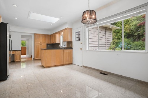 1211 Chartwell Drive, West Vancouver, BC 