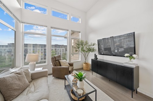 502-3263 Pierview Crescent, Vancouver, BC - Indoor Photo Showing Living Room