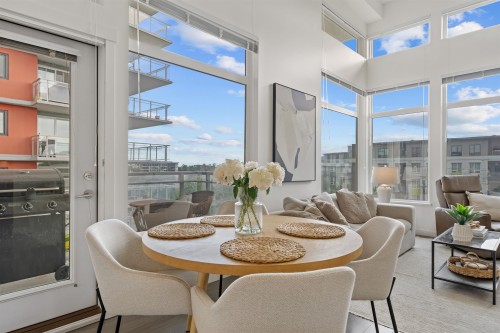 502-3263 Pierview Crescent, Vancouver, BC - Indoor Photo Showing Dining Room