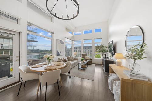 502-3263 Pierview Crescent, Vancouver, BC - Indoor Photo Showing Dining Room