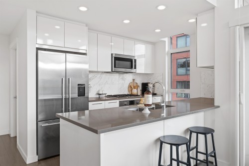 502-3263 Pierview Crescent, Vancouver, BC - Indoor Photo Showing Kitchen With Upgraded Kitchen
