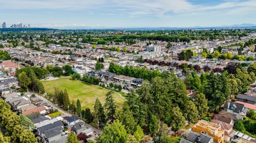 1807 38Th Avenue E, Vancouver, BC 