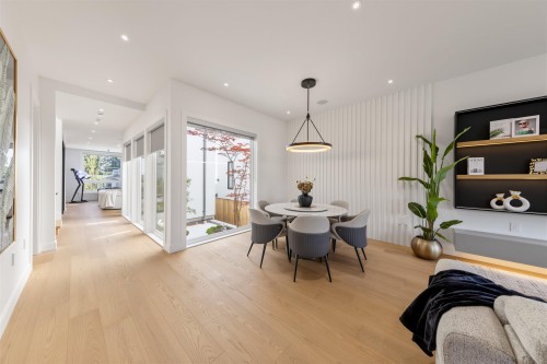 840 14Th Street E, North Vancouver, BC 