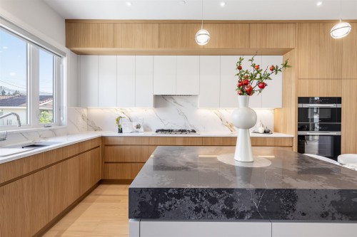 840 14Th Street E, North Vancouver, BC 