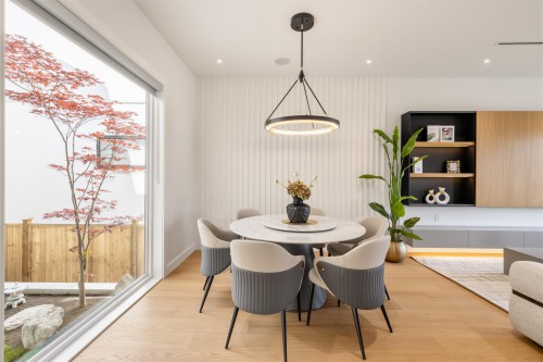 840 14Th Street E, North Vancouver, BC 