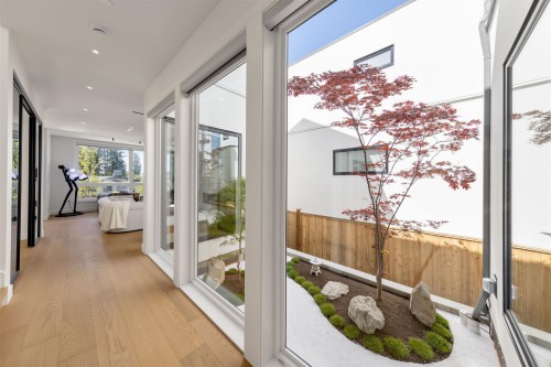 840 14Th Street E, North Vancouver, BC 