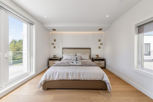840 14Th Street E, North Vancouver, BC 