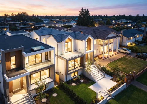 840 14Th Street E, North Vancouver, BC 