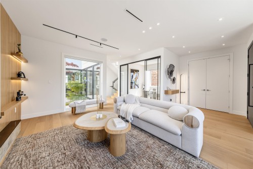 840 14Th Street E, North Vancouver, BC 