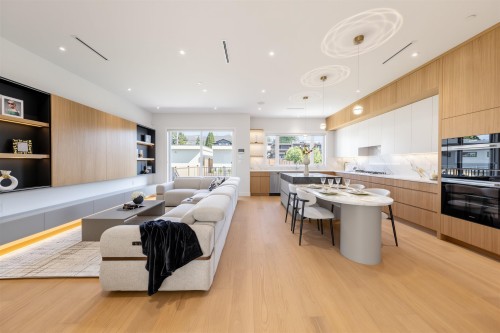840 14Th Street E, North Vancouver, BC 