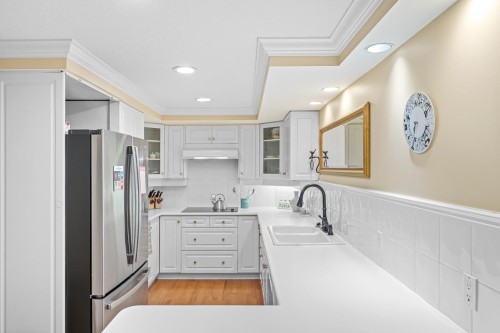 2478 Westhill Court, West Vancouver, BC - Indoor Photo Showing Kitchen