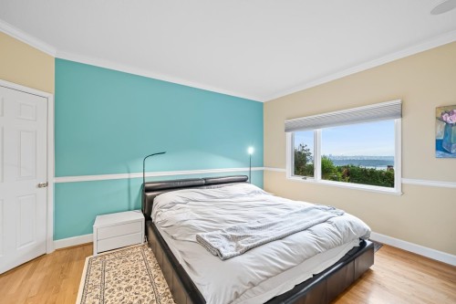 2478 Westhill Court, West Vancouver, BC - Indoor Photo Showing Bedroom