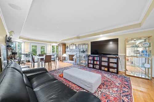 2478 Westhill Court, West Vancouver, BC - Indoor Photo Showing Living Room