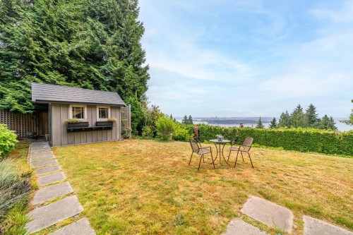 2478 Westhill Court, West Vancouver, BC - Outdoor