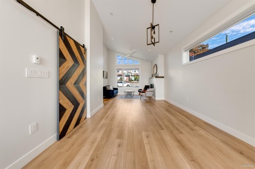 8008 13Th Avenue, Burnaby, BC 