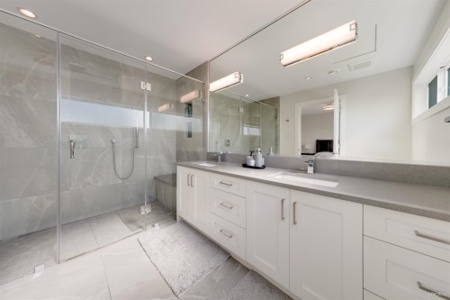 8008 13Th Avenue, Burnaby, BC 