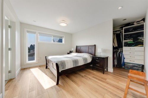 8008 13Th Avenue, Burnaby, BC 