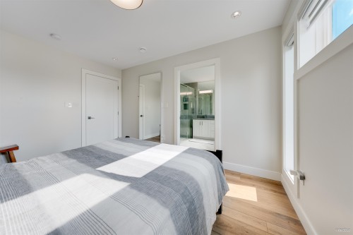 8008 13Th Avenue, Burnaby, BC 