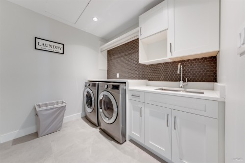 8008 13Th Avenue, Burnaby, BC 