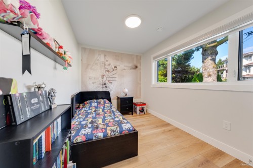 8008 13Th Avenue, Burnaby, BC 
