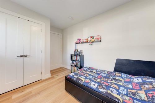 8008 13Th Avenue, Burnaby, BC 