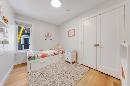 8008 13Th Avenue, Burnaby, BC 