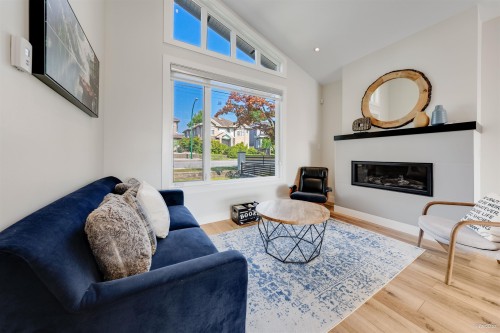 8008 13Th Avenue, Burnaby, BC 