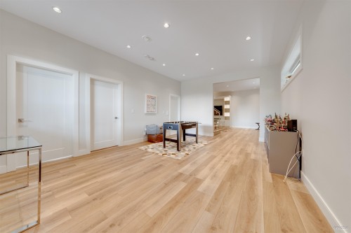 8008 13Th Avenue, Burnaby, BC 