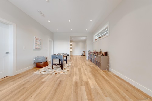 8008 13Th Avenue, Burnaby, BC 