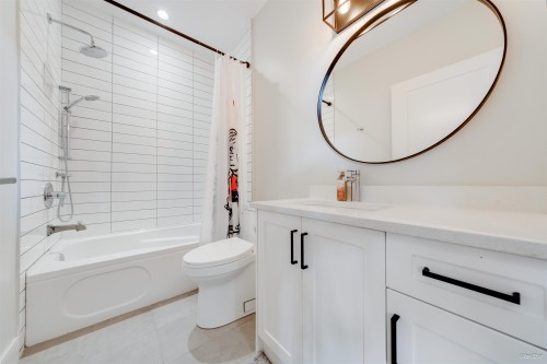 8008 13Th Avenue, Burnaby, BC 