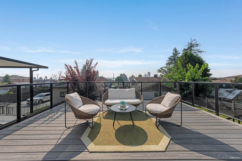 8008 13Th Avenue, Burnaby, BC 