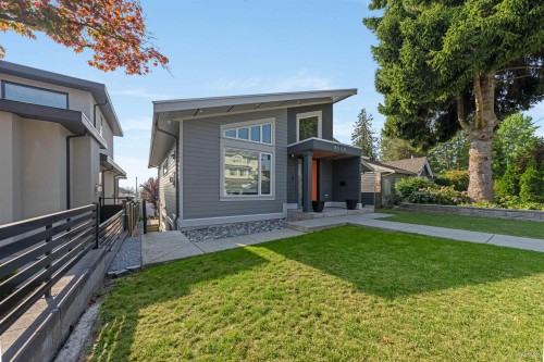 8008 13Th Avenue, Burnaby, BC 