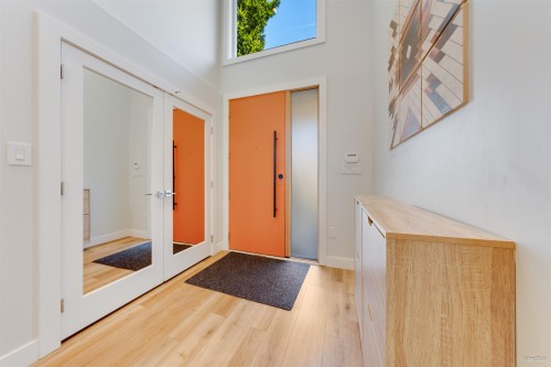 8008 13Th Avenue, Burnaby, BC 