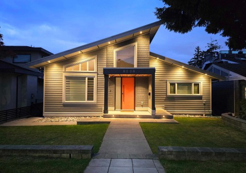 8008 13Th Avenue, Burnaby, BC 