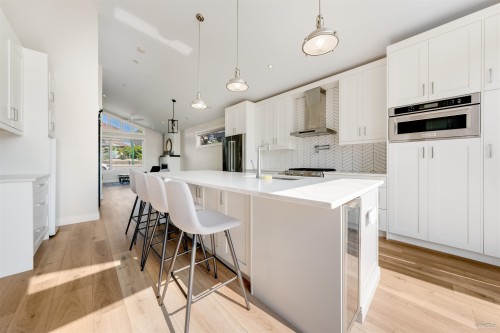 8008 13Th Avenue, Burnaby, BC 