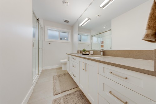 8008 13Th Avenue, Burnaby, BC 